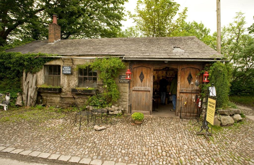 The Buck Inn, Малхэм Экстерьер фото